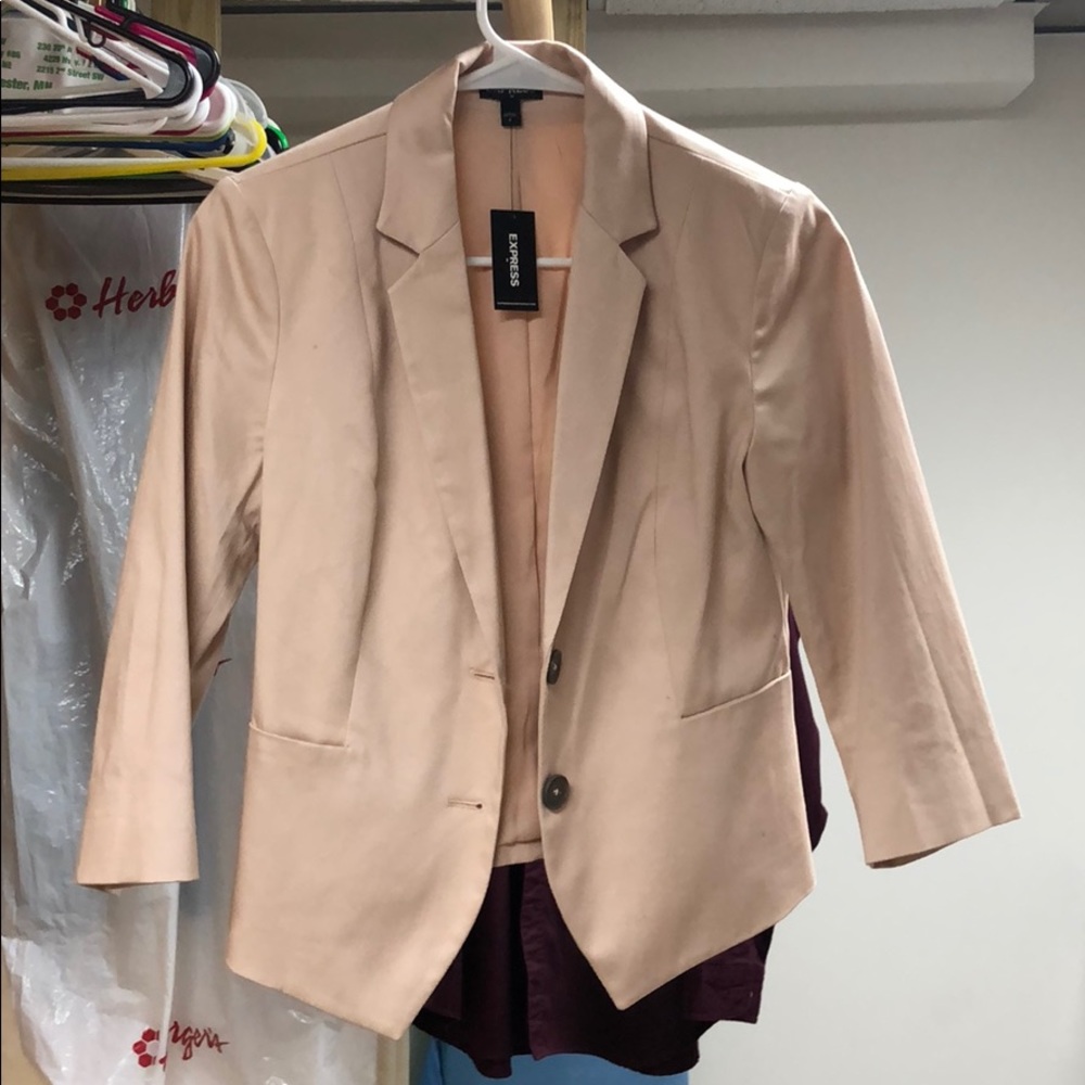 BMWT Express blazer size 4